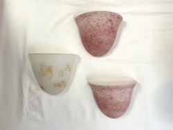 Verre rose et blanc 