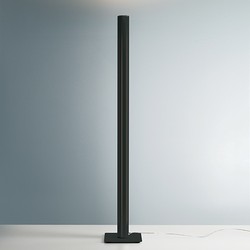 Lampadaire Ilio noir, design Ernesto Gismodi, Artemide